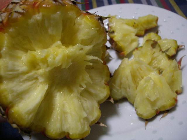 沖縄県産《スナックパイン》ちぎって食べるパイナップル：画像