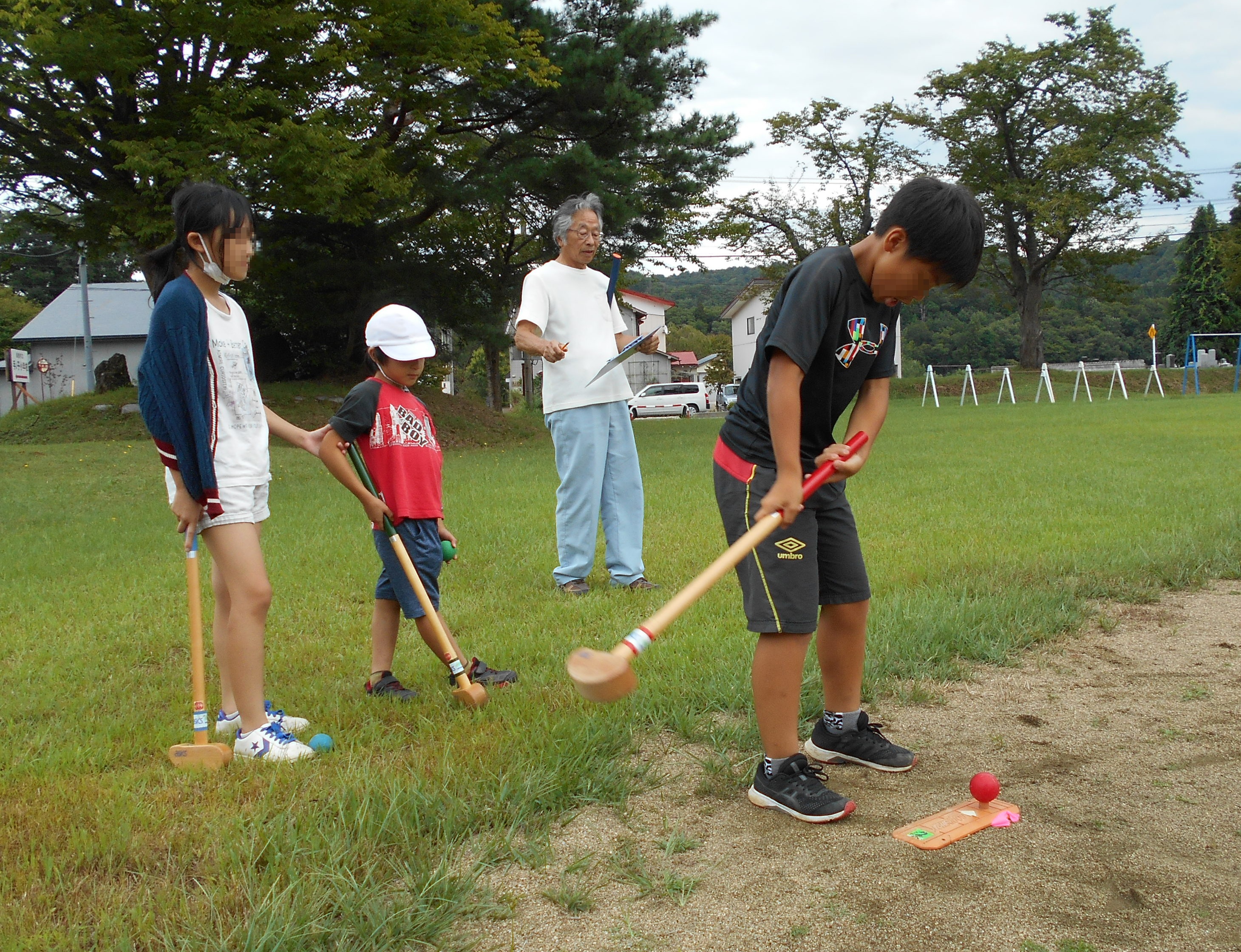 小学生とのグランドゴルフ交流会（西部地区公民館）：画像