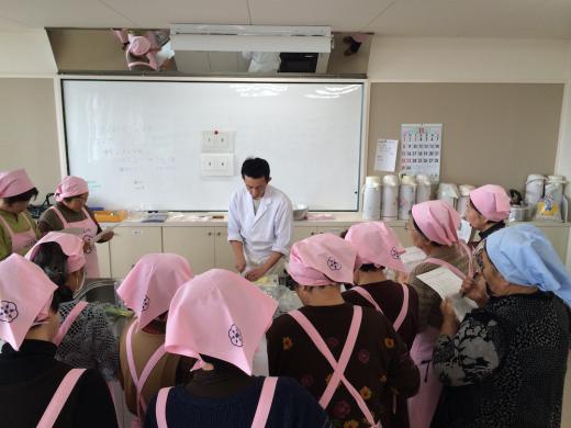 ☆味よし「皆さんに見つめられて??」/