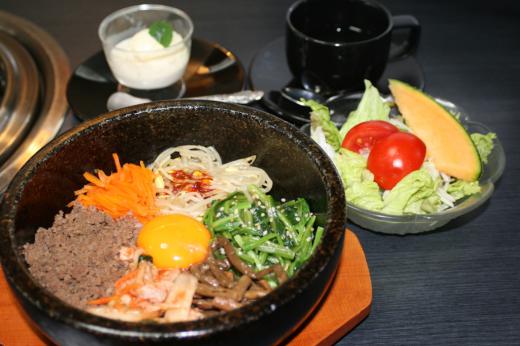 バラ祭石焼ビビンバセット ¥980-/