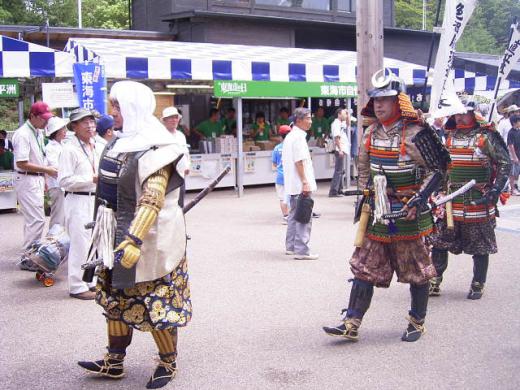 行進して退場し無事終了/