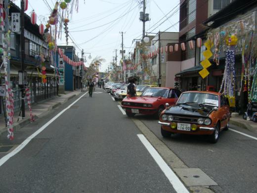 クラシックカーも/