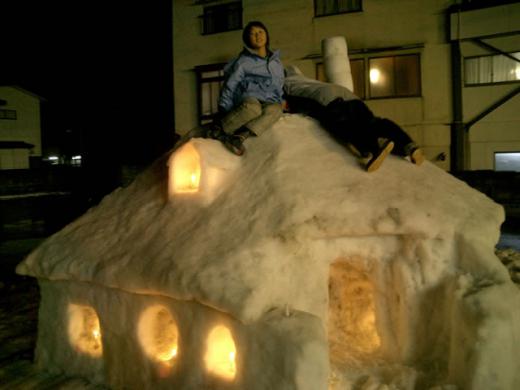 毎年恒例、山形工科短大の学生による雪像です/