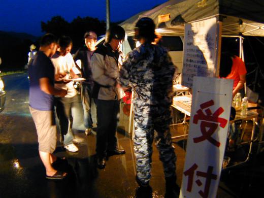 夜になってからも続々登場です。/