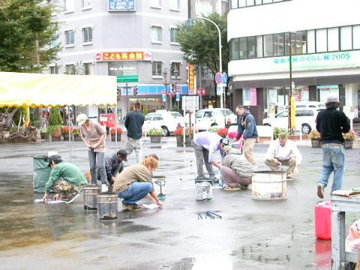 懸命な排水作業/