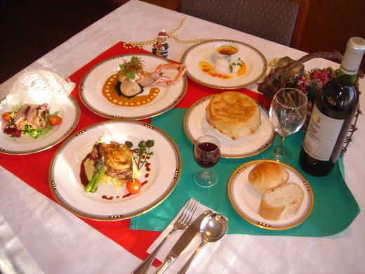 喜びのメインはやはりコース料理/