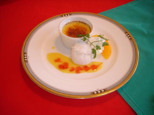 趣向を凝らしたデザート/