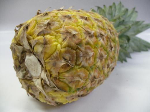 果肉は黄色みが強く大きく食べ応えがあります。/