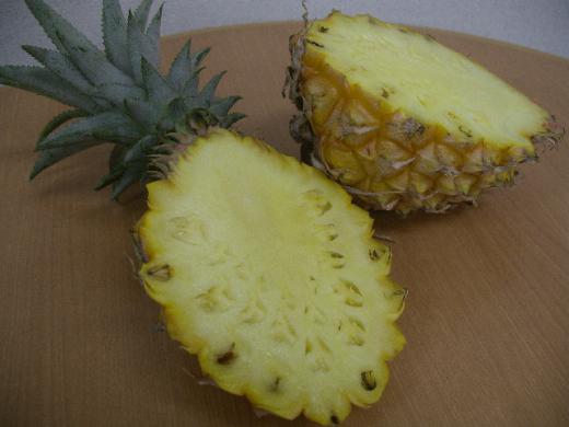 スナックパインを割ってみると・・・♪/