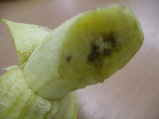 果肉を傷つけないように優しくむきましょう!/