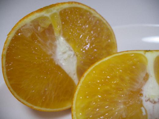 せっかくの果汁がこぼれ落ちるので・・/