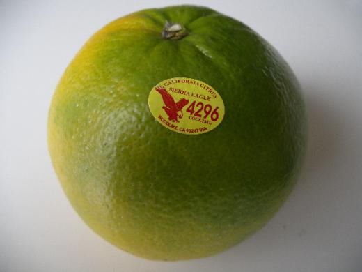 果皮はマンダリンに似ていて・・/