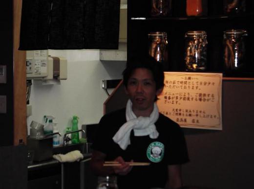 厨房でいい笑顔を見せるスタッフが・・・/