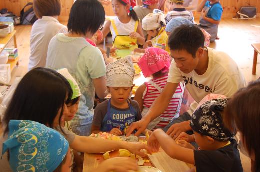 フルーツ・カットにも挑戦!/