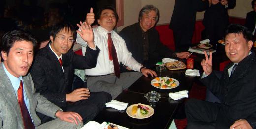 懇親会二次会でも盛り上がりました/