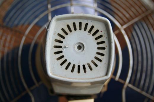 家電品>古い扇風機>埃が溜まっていたので・・・/