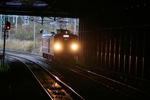 鉄道>今朝の落ち葉掃き/