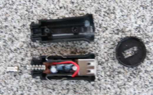 100均>DC充電器CW-136DC>分解してみた/