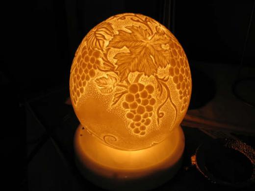 たまごの殻の彫刻って・・/