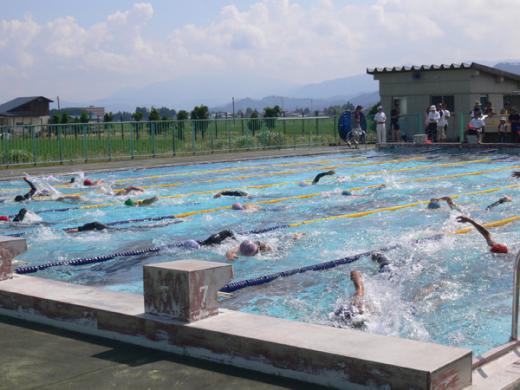筋肉と日焼けのダブルパンチですか/