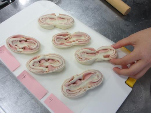 ハムチーズロールの形成/