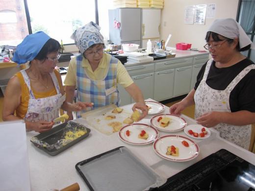 盛りつけはこんな感じでいいかしら/