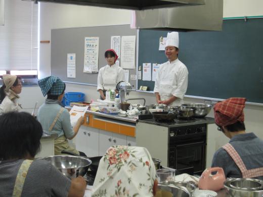 「おかしの平和堂」の阿部陽一先生/