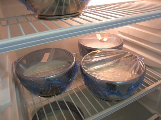 生地を寝かせます。/