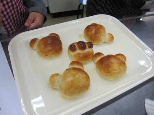 パンの焼き上がり/