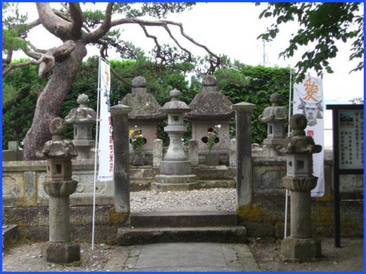 直江兼続夫婦の墓/