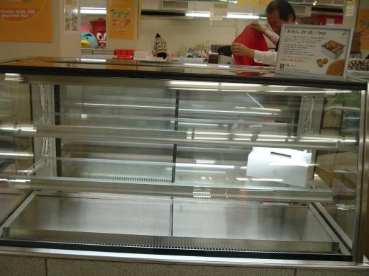 催事前日、まだまだ準備中/