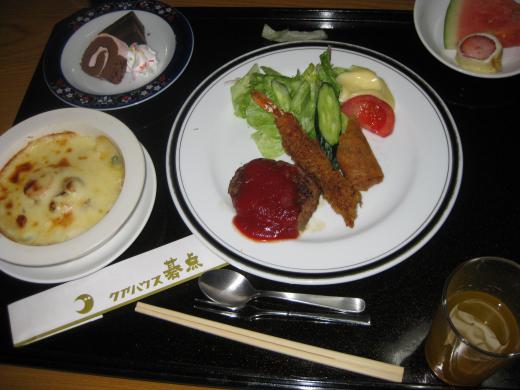 子どもの夕食/