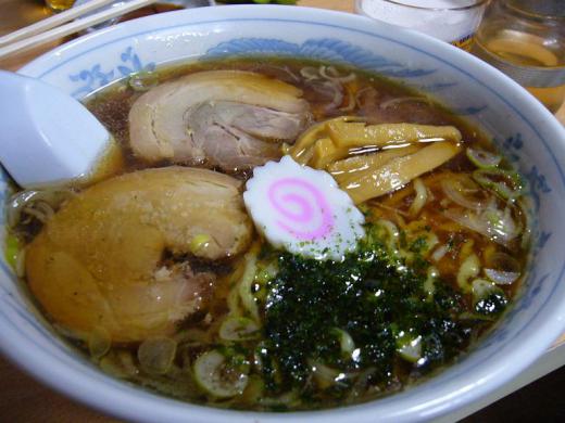こちらは醤油ラーメン/