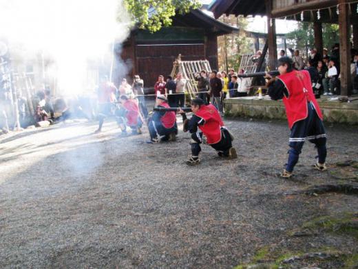 安部米沢市長のガイドで上杉神社に移動…/