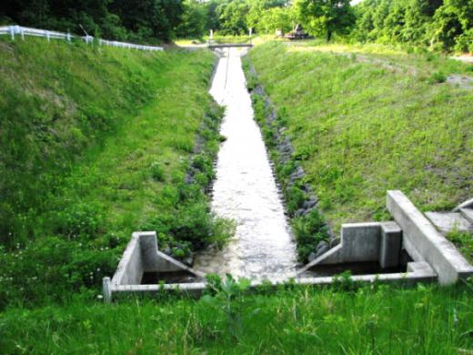 堀立川として分水され城下に向かいます/