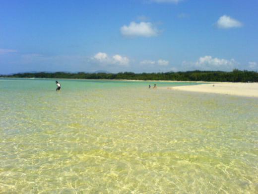 エメラルドグリーンな海/