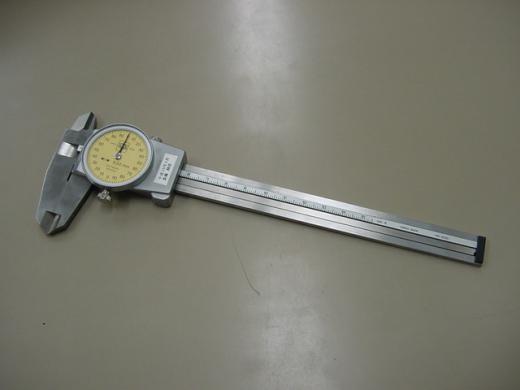 ダイヤル式のノギスです。/