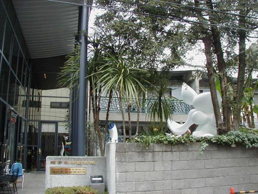 門の前は・・・/