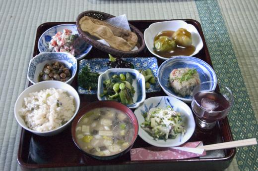 会場は「豆貞 九八郎」/