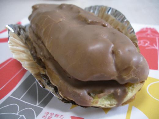 チョコレートと珈琲風味のエクレア/