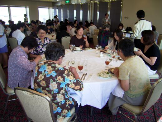 紅花アラカルト料理の会食/