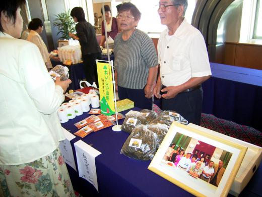 紅花関連商品の展示と販売/