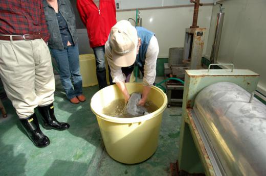 場所をかえ、加工になります。まずは洗浄/
