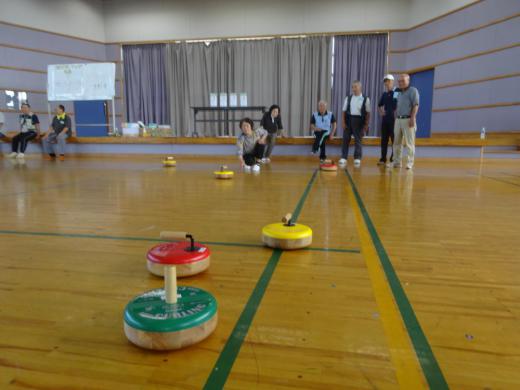 【フロアカーリング大会】《床の上のカーリング》/