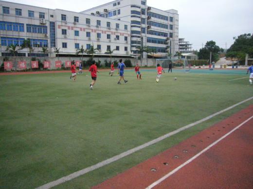 ついでにこちらでの草サッカーチームでの練習試合です。/