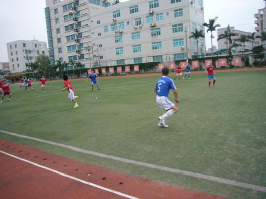 華光学院グランドにて/
