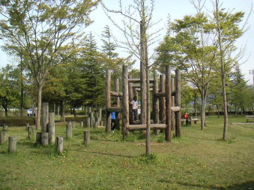 上山市民公園「蒸気機関車に逢える」地球と月を2回半往復 --comment/