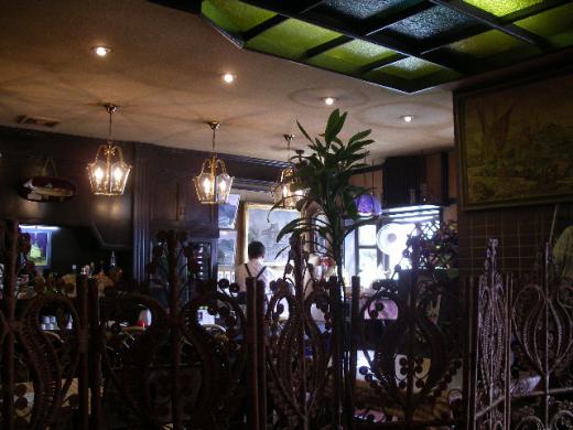 落ち着いたアンティークな店内/