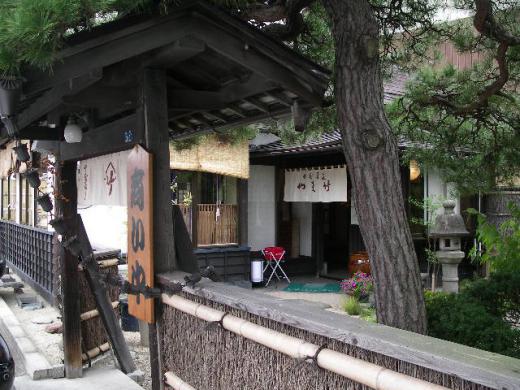 やま竹の入り口です/