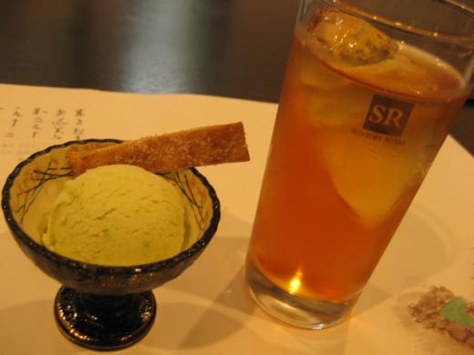 デザートのアイスと白ぶどうジュース/